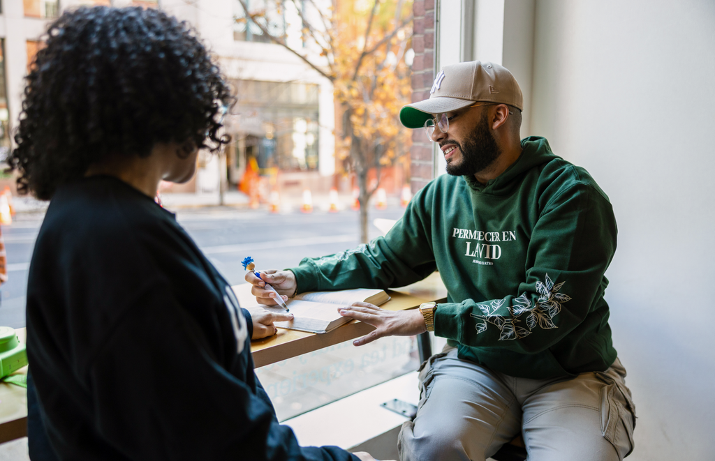 Permanecer en La Vid Hoodie